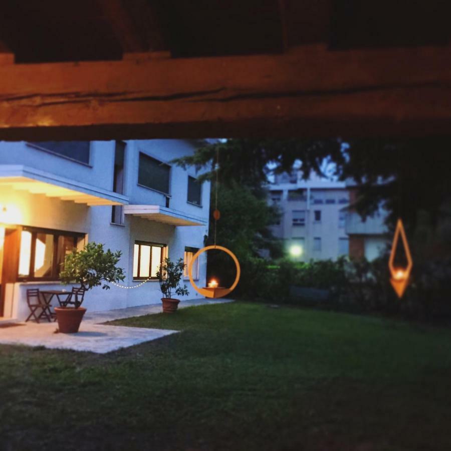 Casa Lunia Guesthouse เมสเตร ภายนอก รูปภาพ
