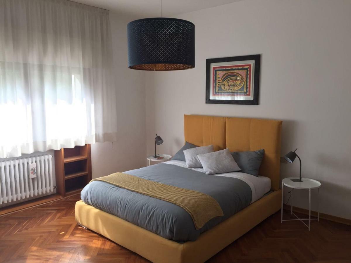 Casa Lunia Guesthouse เมสเตร ภายนอก รูปภาพ