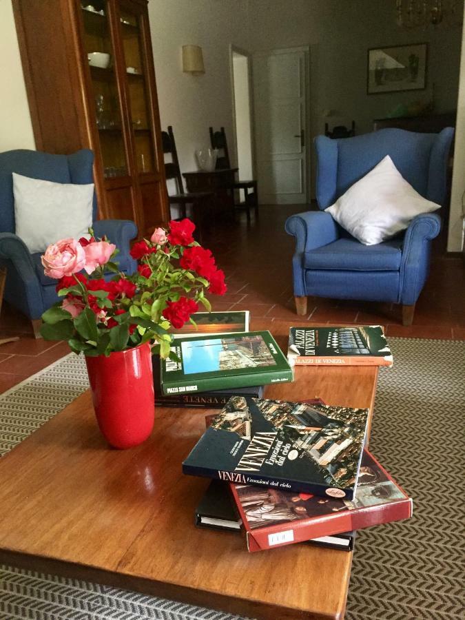 Casa Lunia Guesthouse เมสเตร ภายนอก รูปภาพ