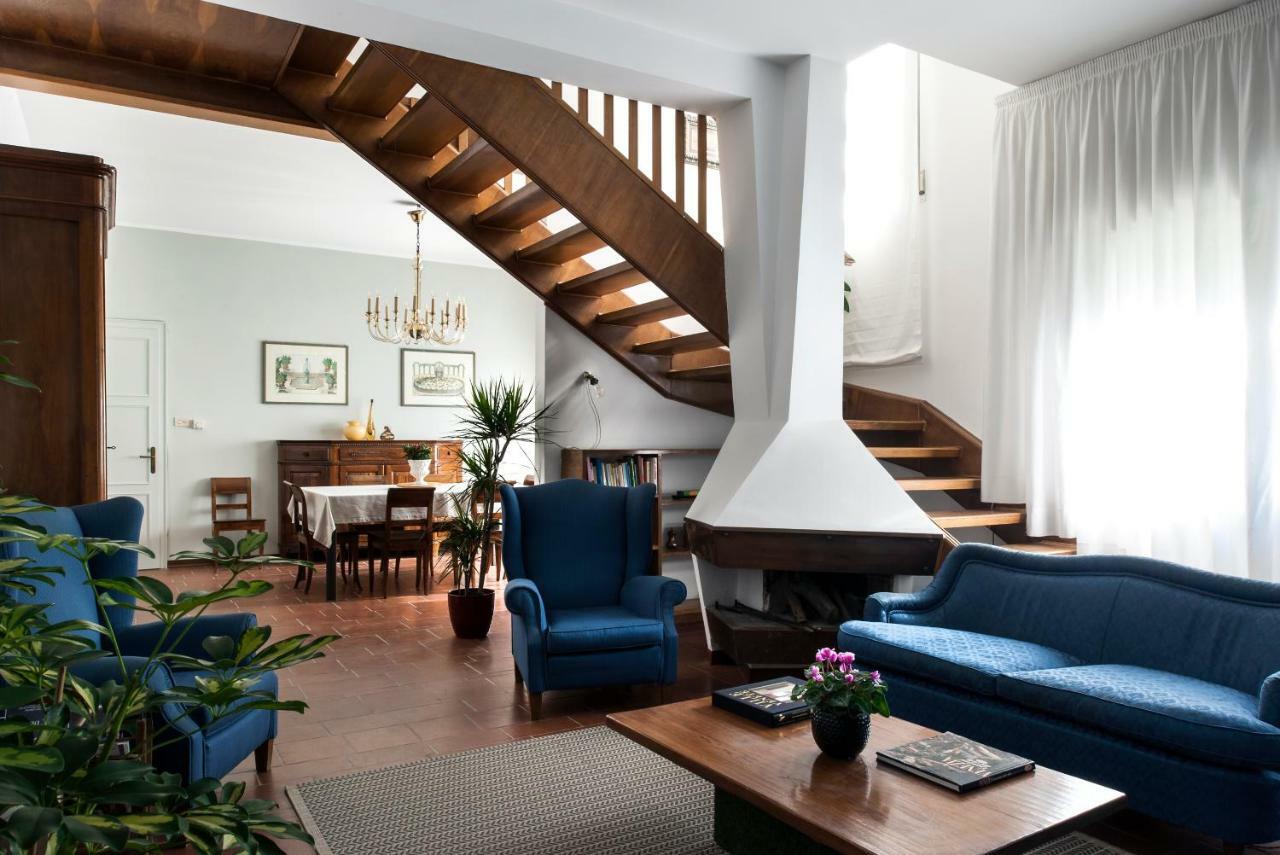Casa Lunia Guesthouse เมสเตร ภายนอก รูปภาพ
