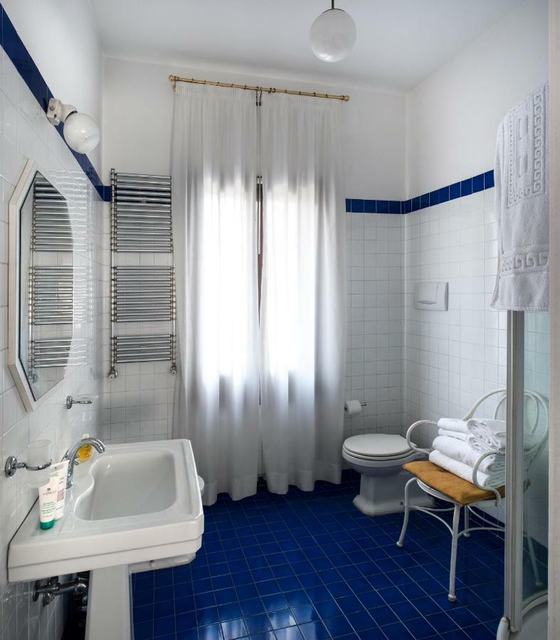 Casa Lunia Guesthouse เมสเตร ภายนอก รูปภาพ