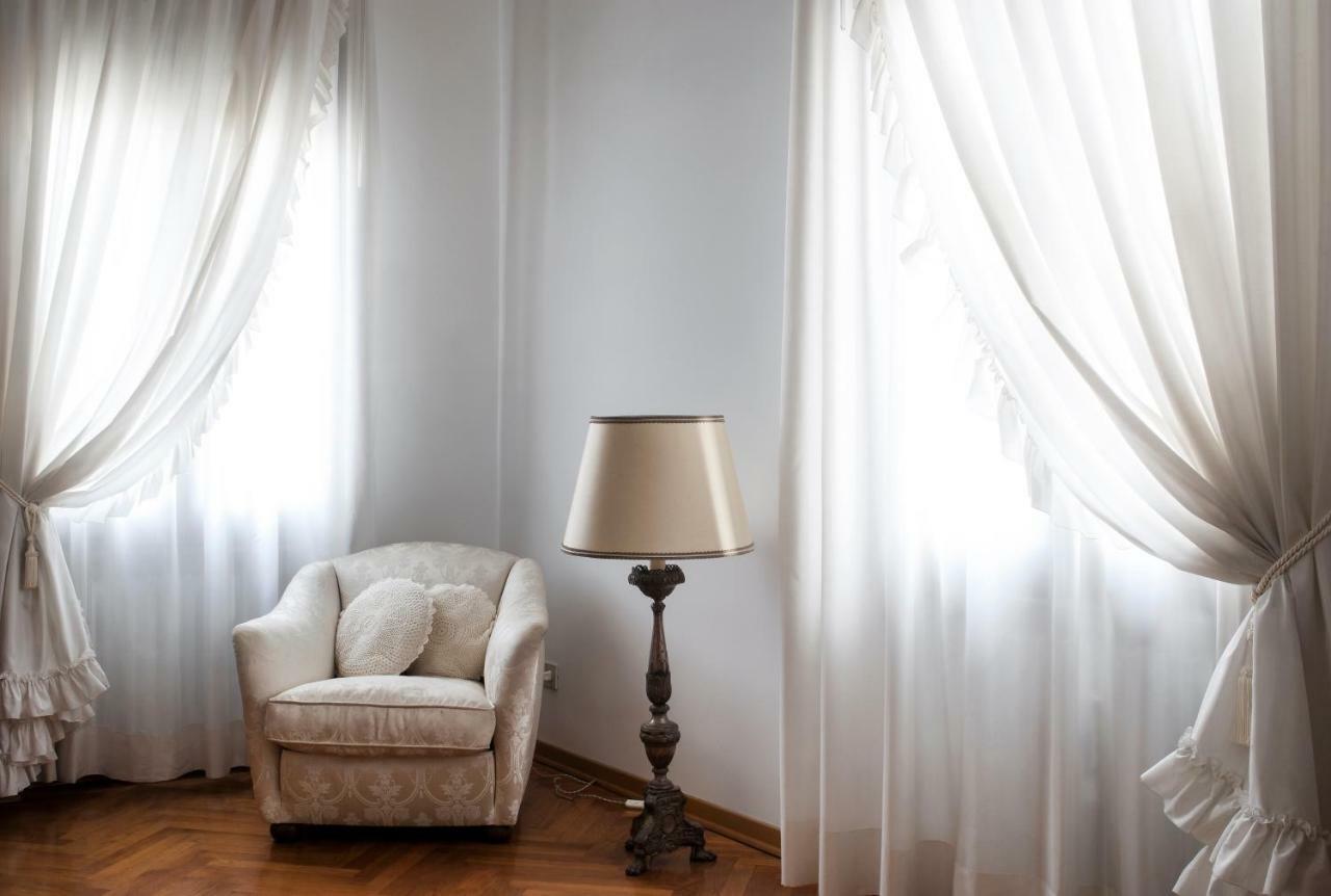 Casa Lunia Guesthouse เมสเตร ภายนอก รูปภาพ