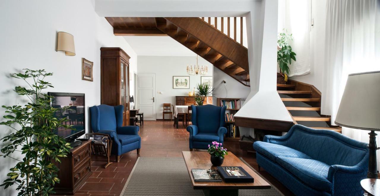 Casa Lunia Guesthouse เมสเตร ภายนอก รูปภาพ