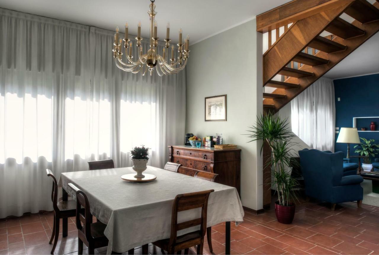 Casa Lunia Guesthouse เมสเตร ภายนอก รูปภาพ